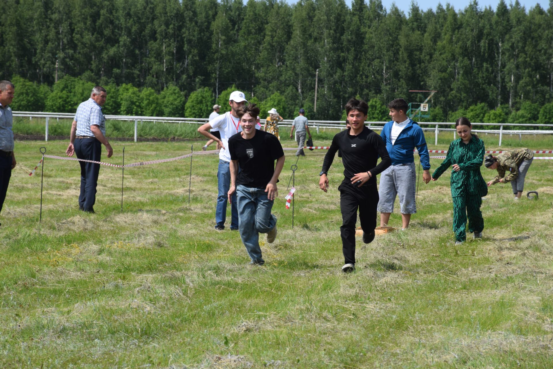 «Тропа мужества» и трофеи СВО: патриотическая площадка фонда «Все для Победы Нурлат» стала центром притяжения на Сабантуе