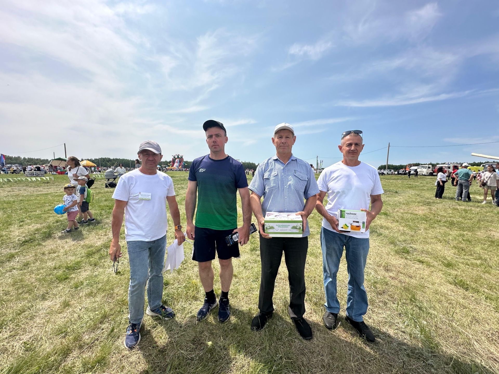 Захит Зядитов из Нового Иглайкина покорил 12-метровый шест на Сабантуе в Нурлате