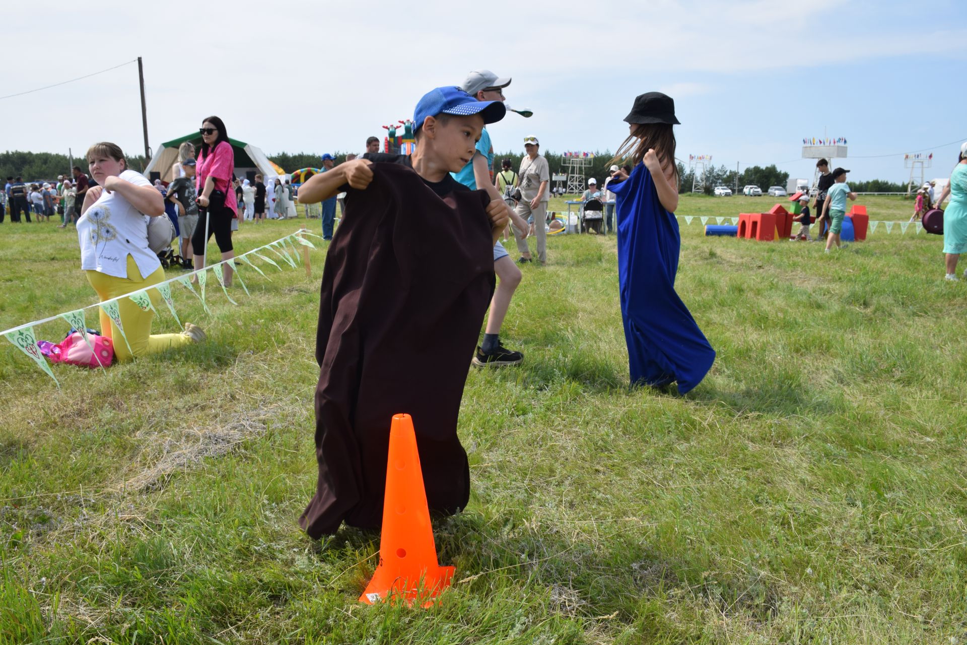 Захит Зядитов из Нового Иглайкина покорил 12-метровый шест на Сабантуе в Нурлате