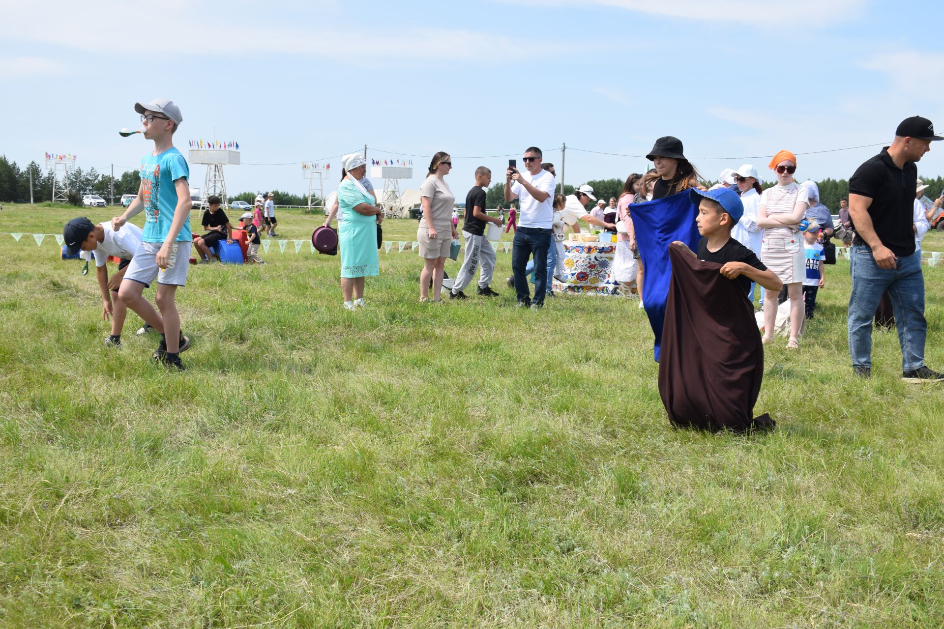 Захит Зядитов из Нового Иглайкина покорил 12-метровый шест на Сабантуе в Нурлате