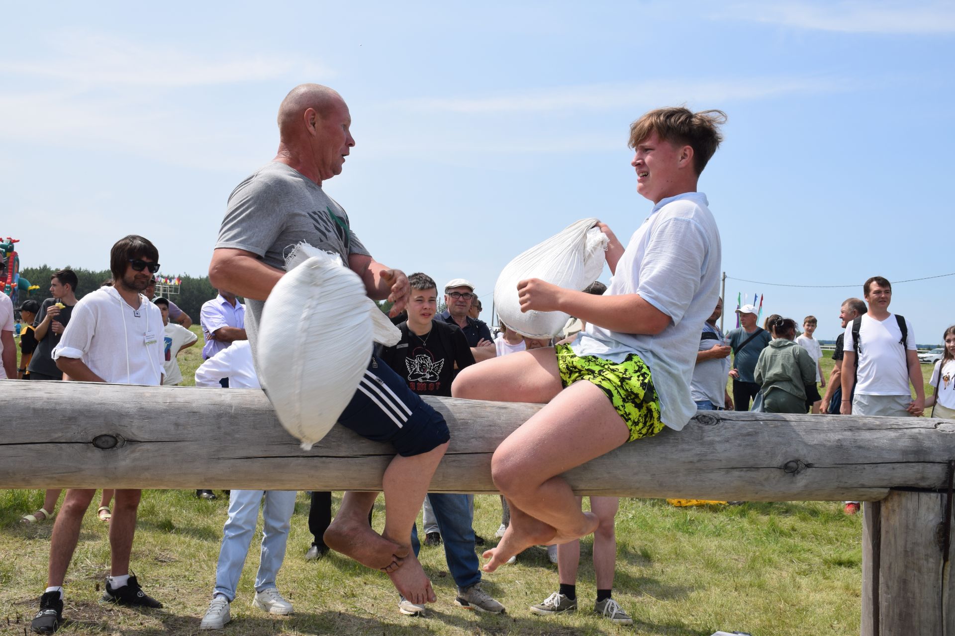 Захит Зядитов из Нового Иглайкина покорил 12-метровый шест на Сабантуе в Нурлате