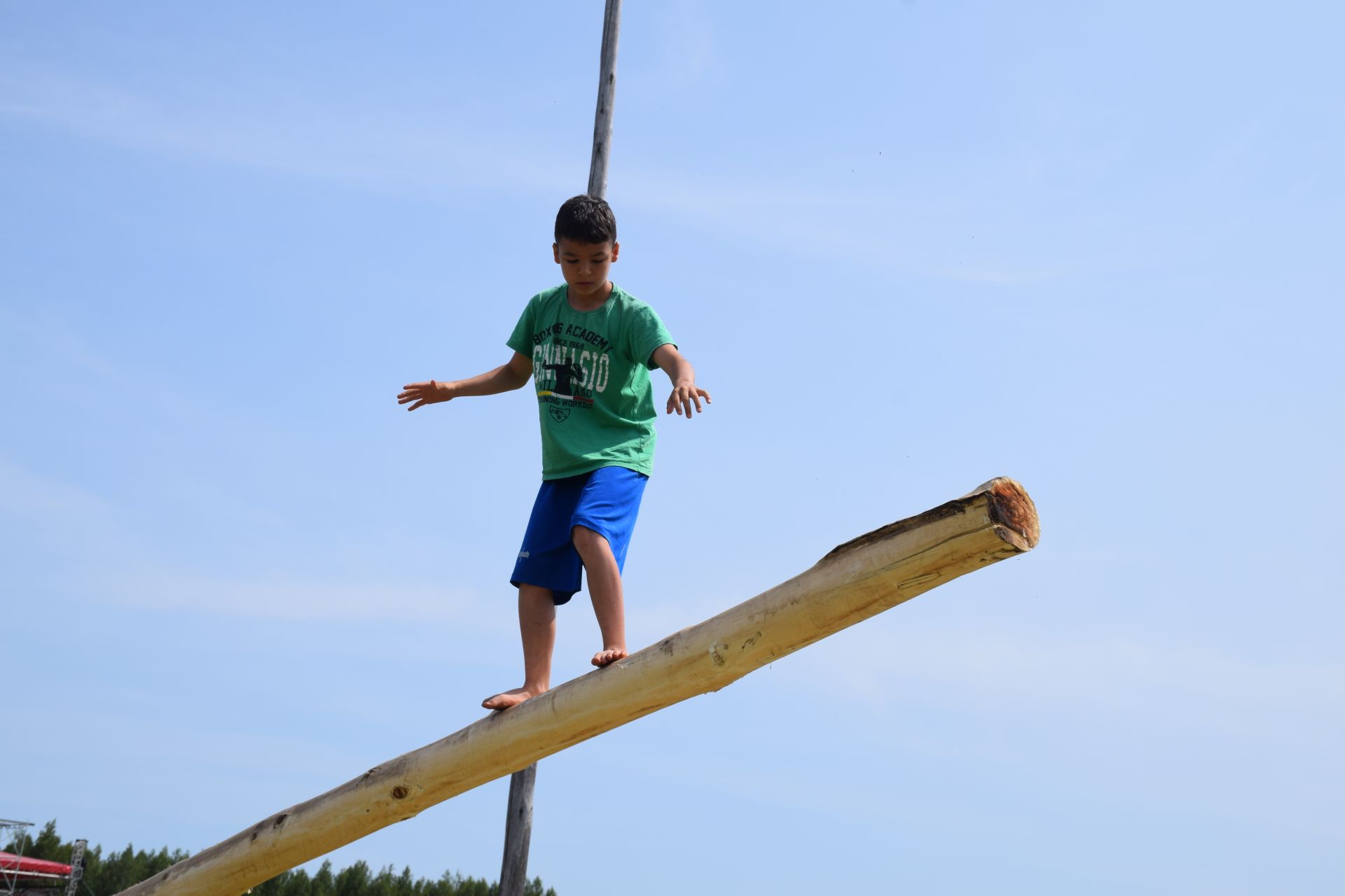 Захит Зядитов из Нового Иглайкина покорил 12-метровый шест на Сабантуе в Нурлате