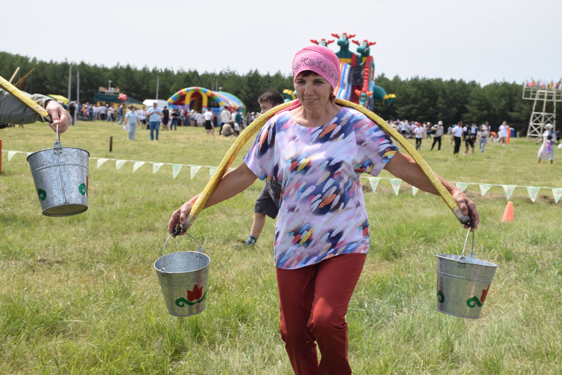 Захит Зядитов из Нового Иглайкина покорил 12-метровый шест на Сабантуе в Нурлате