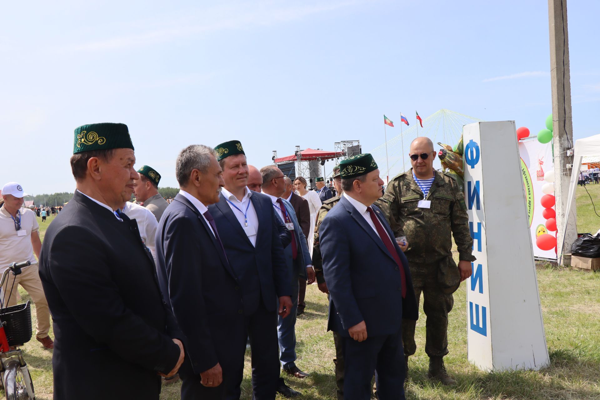 «Тропа мужества» и трофеи СВО: патриотическая площадка фонда «Все для Победы Нурлат» стала центром притяжения на Сабантуе
