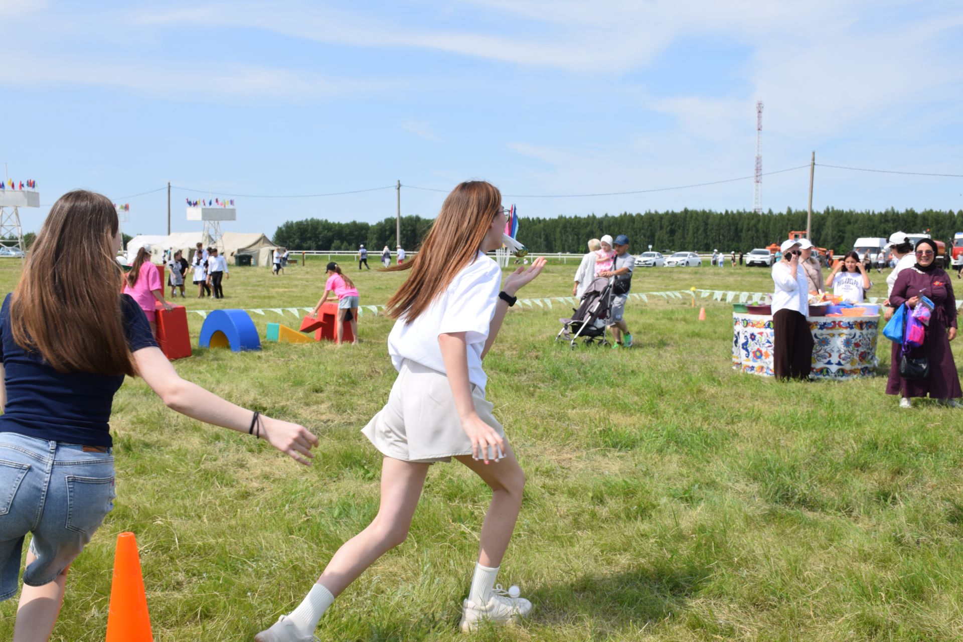 Захит Зядитов из Нового Иглайкина покорил 12-метровый шест на Сабантуе в Нурлате