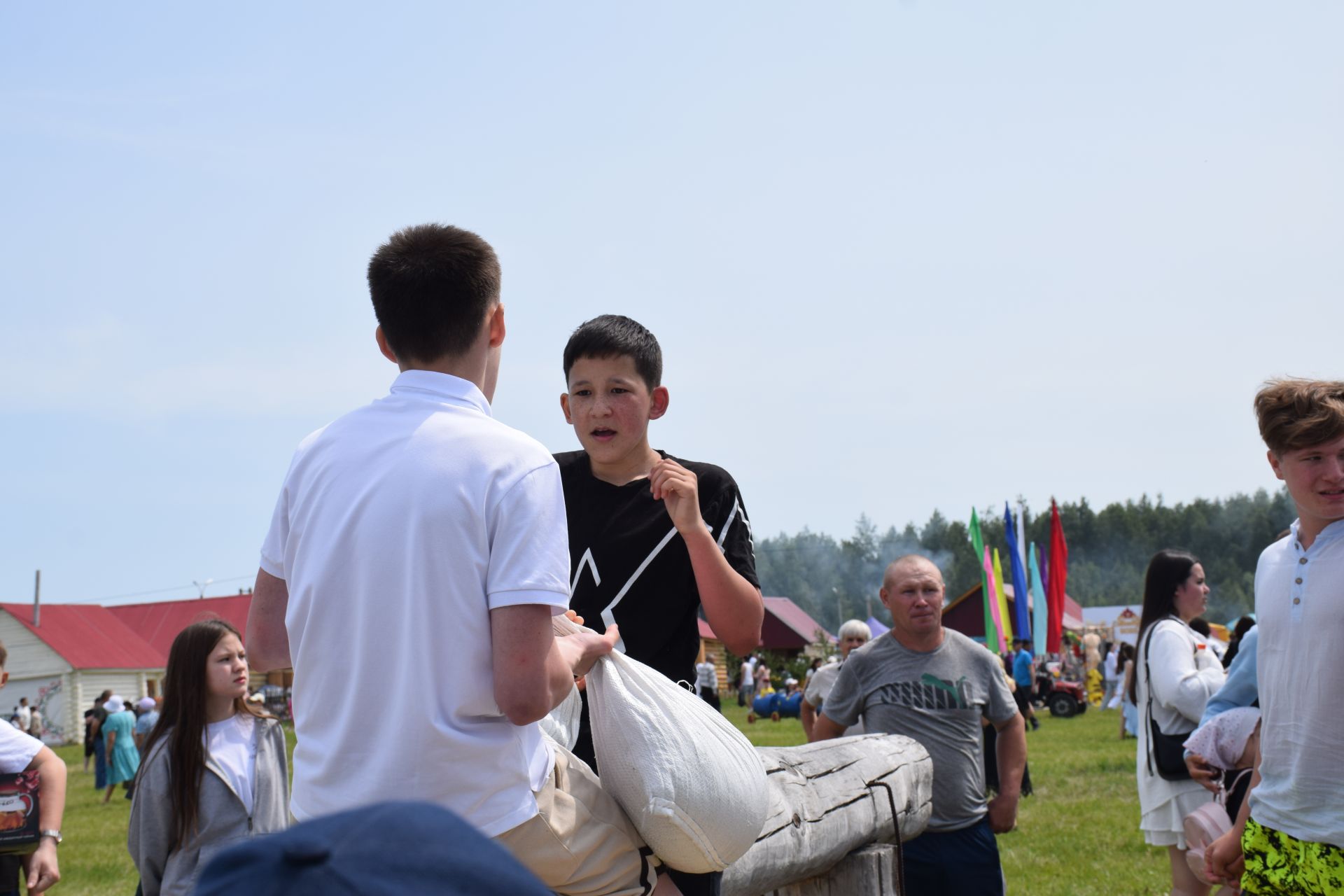 Захит Зядитов из Нового Иглайкина покорил 12-метровый шест на Сабантуе в Нурлате