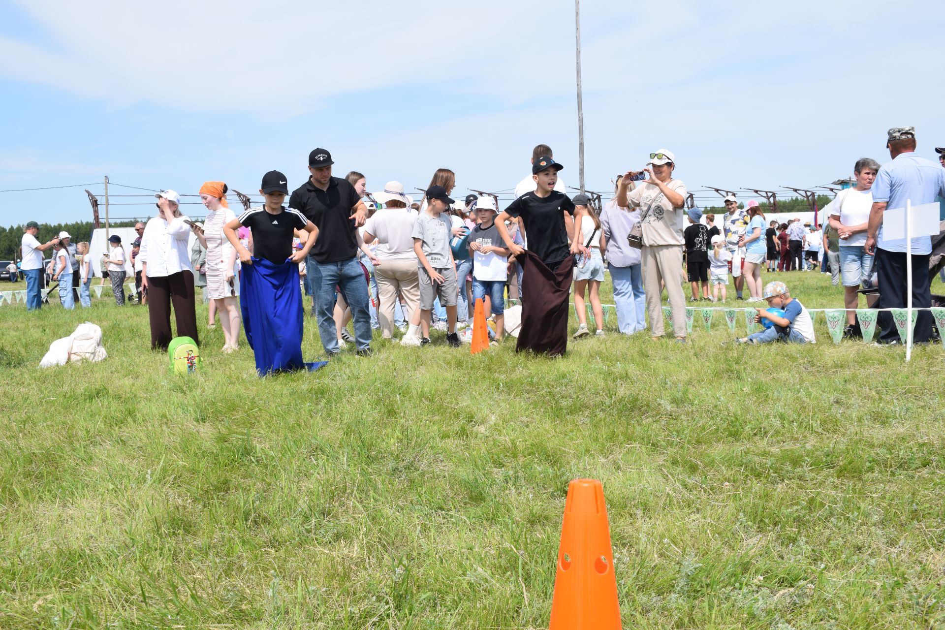 Захит Зядитов из Нового Иглайкина покорил 12-метровый шест на Сабантуе в Нурлате