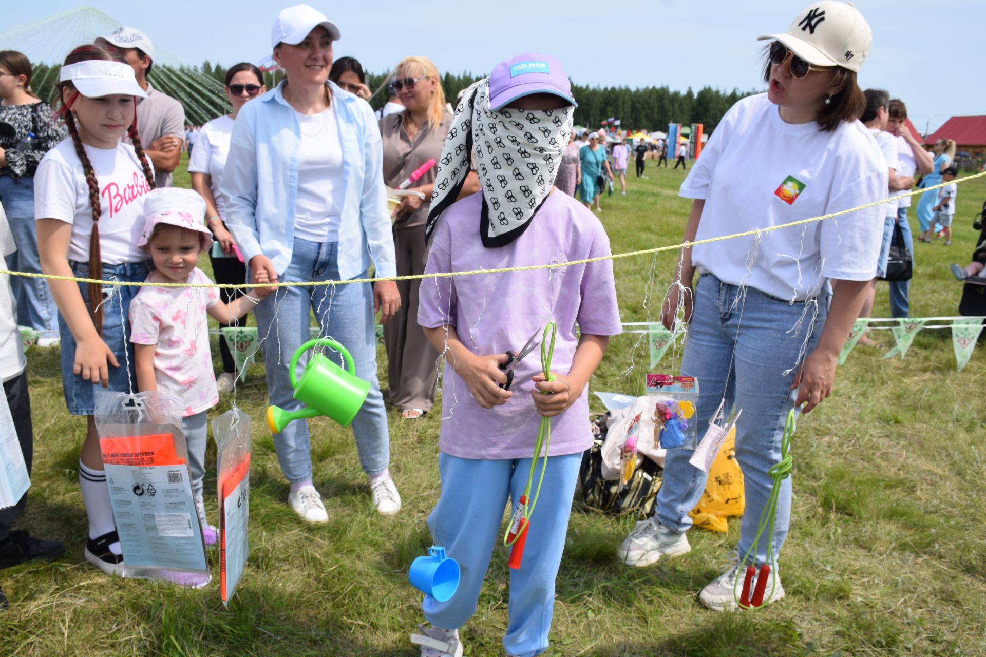 Захит Зядитов из Нового Иглайкина покорил 12-метровый шест на Сабантуе в Нурлате
