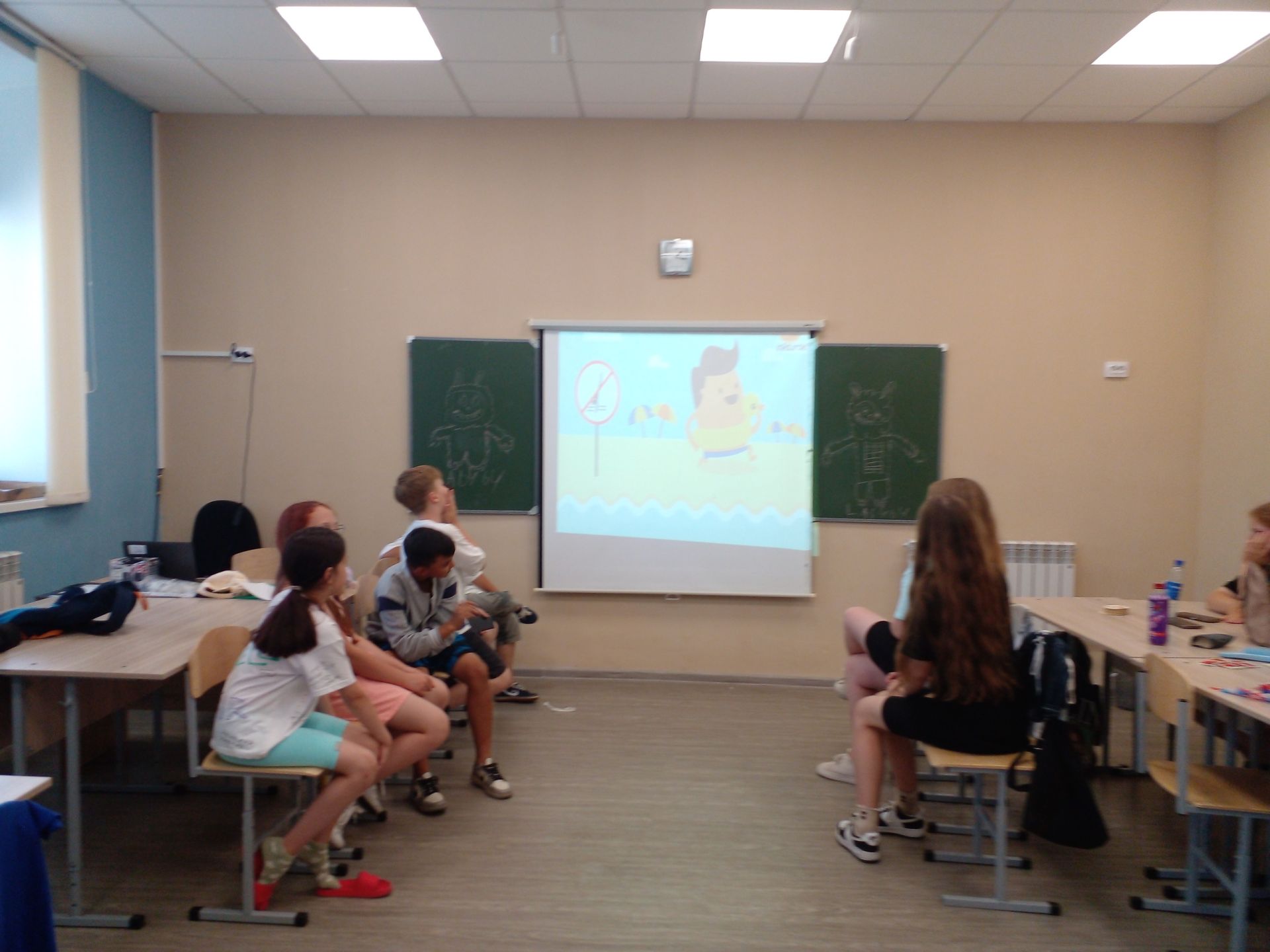 День Нептуна, интеллектуальные баталии и забота о безопасности: как проводят время в лагере «Мечта»