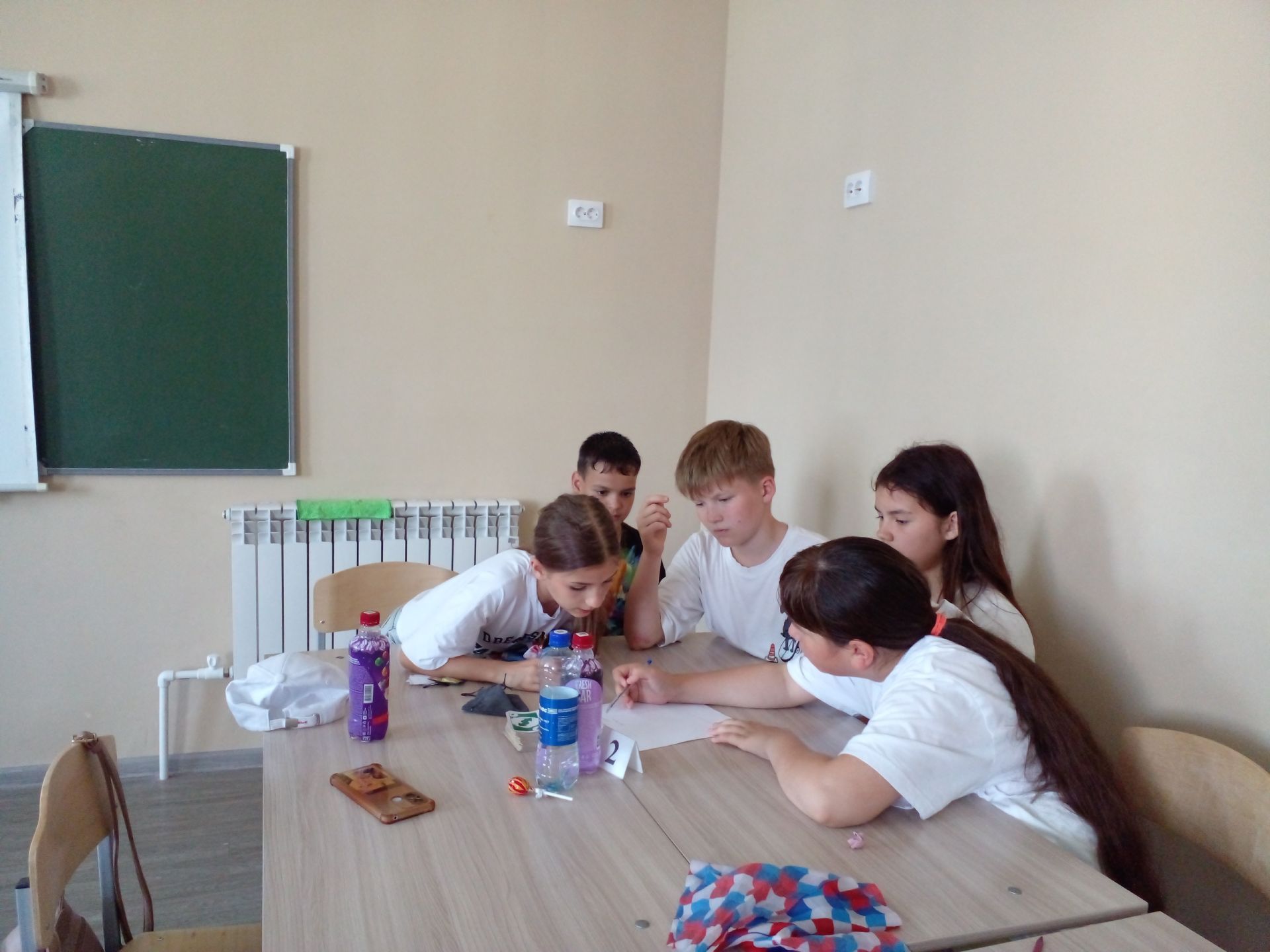 День Нептуна, интеллектуальные баталии и забота о безопасности: как проводят время в лагере «Мечта»