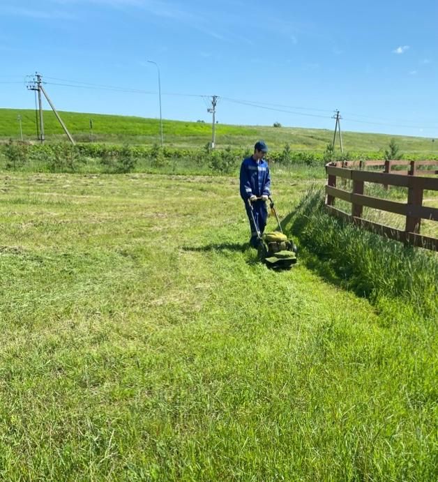 Юные труженики Нурлата: школьники делают город чище и красивее