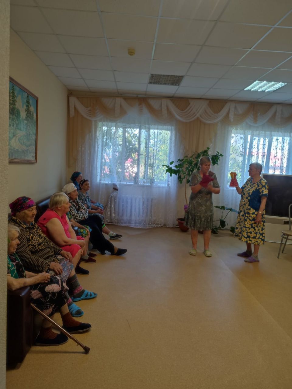 «Серебряный театр»: куклы дарят радость и молодость души пенсионерам Нурлата