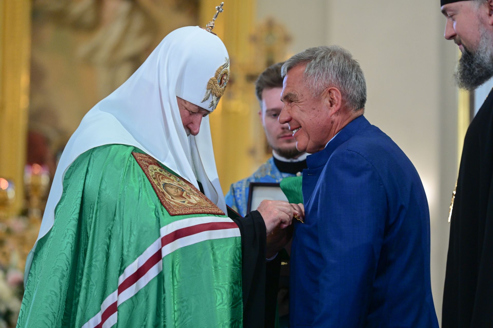 Патриарх Кирилл наградил Рустама Минниханова орденом за межрелигиозное сотрудничество