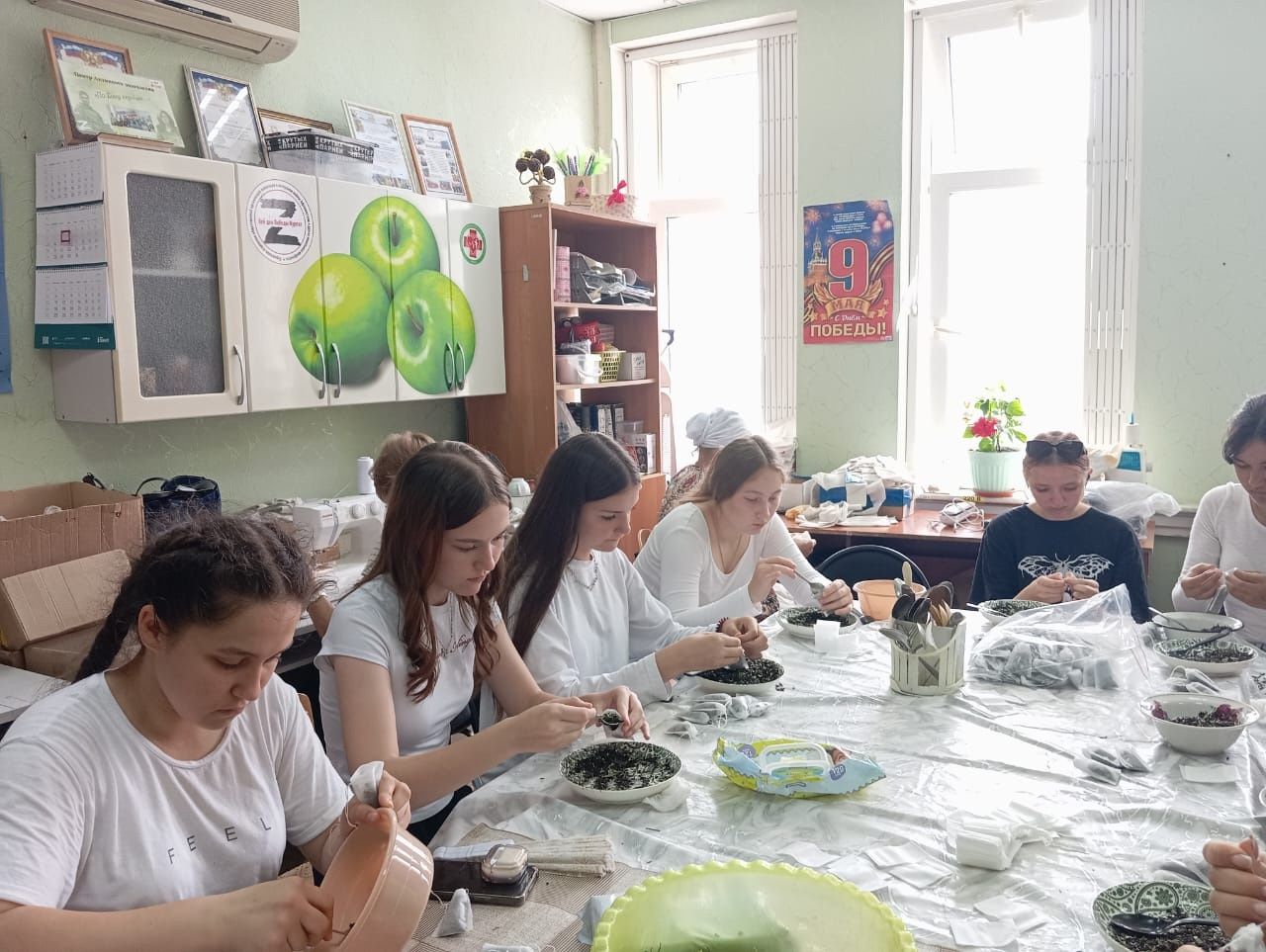 Чай для героев: школьники и ветераны Нурлата поддержали бойцов СВО