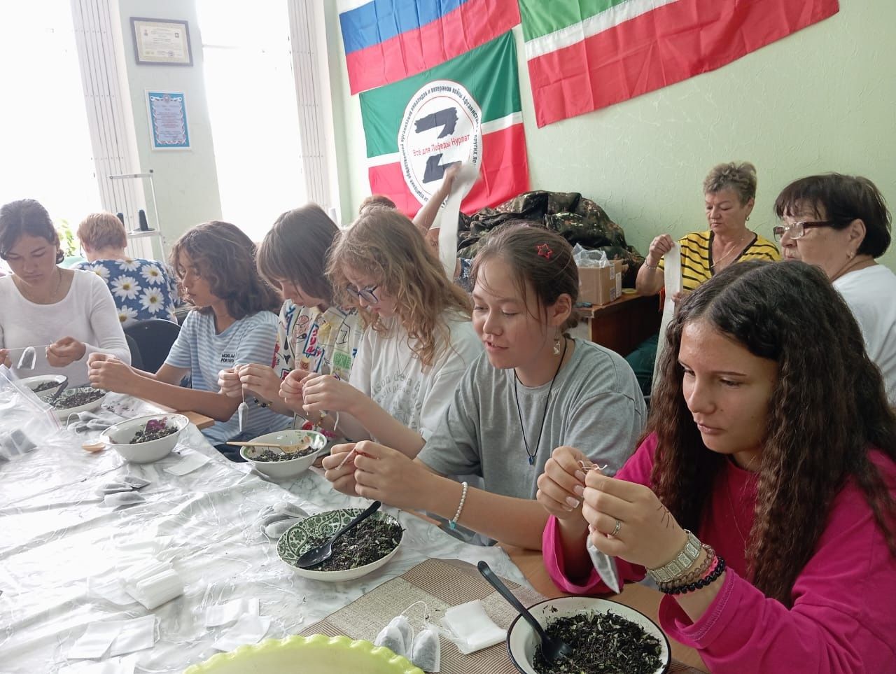 Чай для героев: школьники и ветераны Нурлата поддержали бойцов СВО