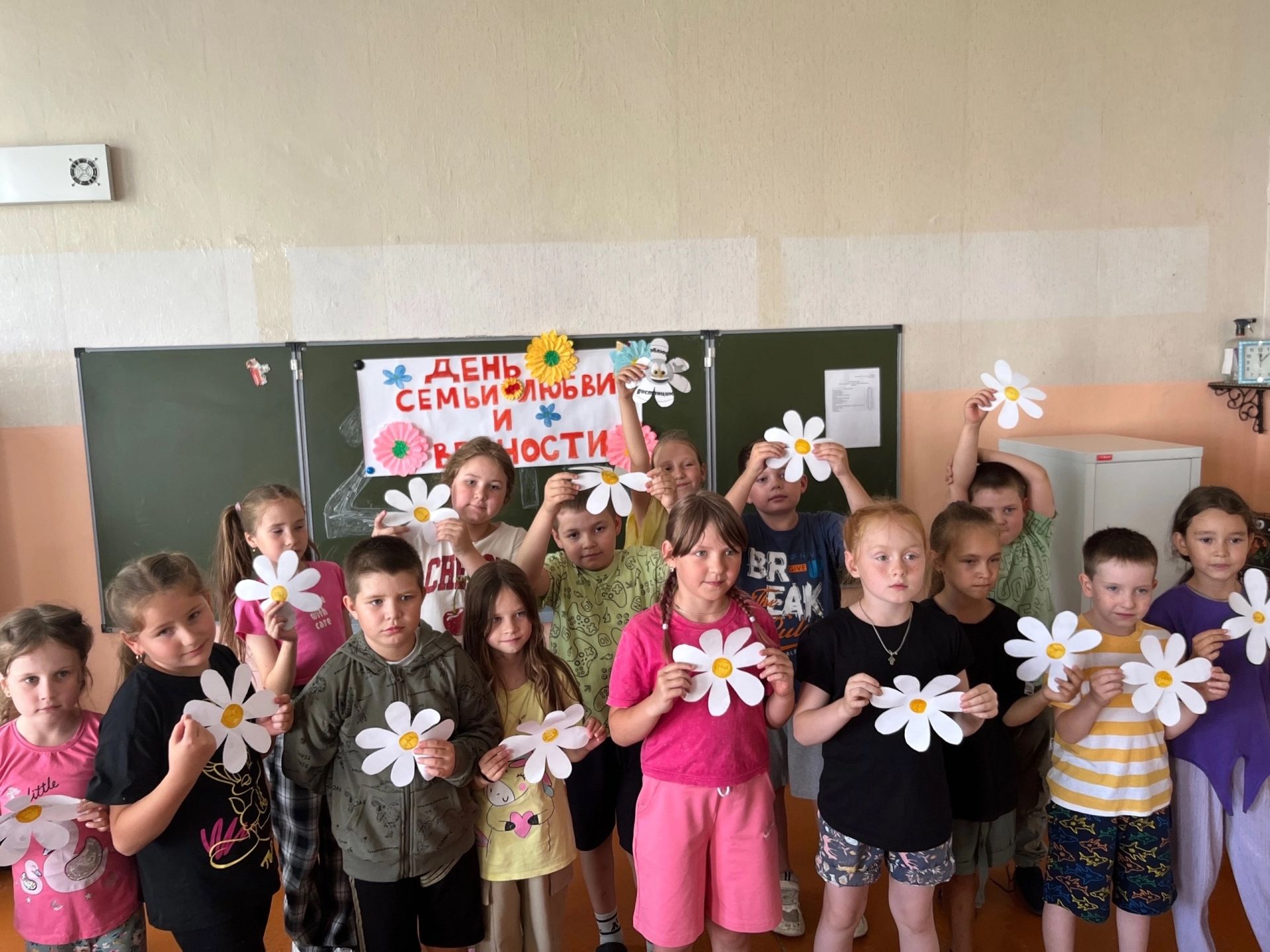 Семейная ромашка» расцвела в лагере «Эврика»: дети Нурлата празднуют День любви и верности