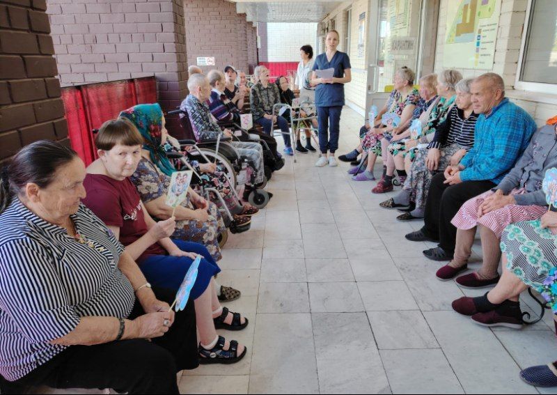 В Нурлатском доме престарелых отметили День семьи, любви и верности теплым праздником