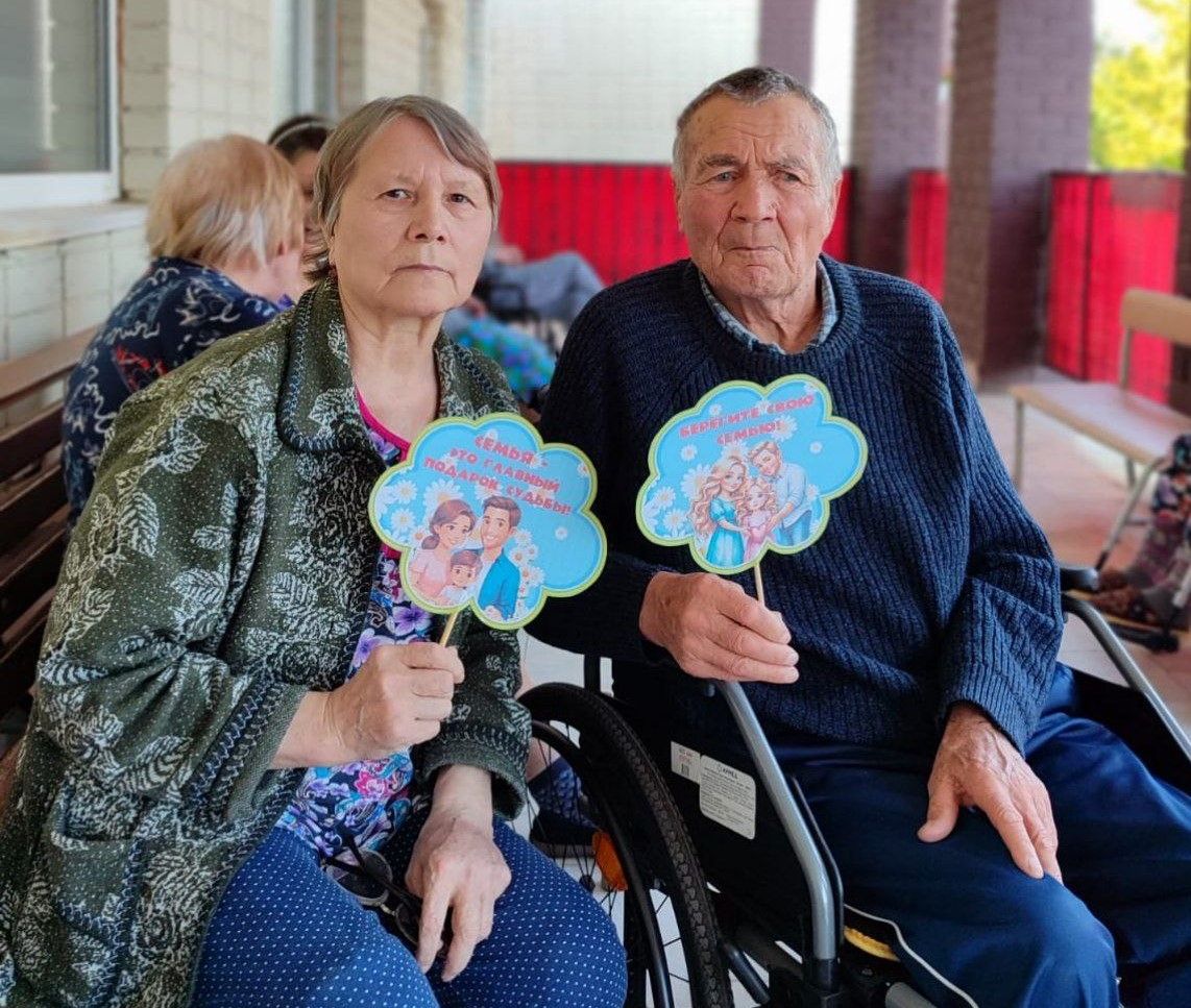 В Нурлатском доме престарелых отметили День семьи, любви и верности теплым праздником