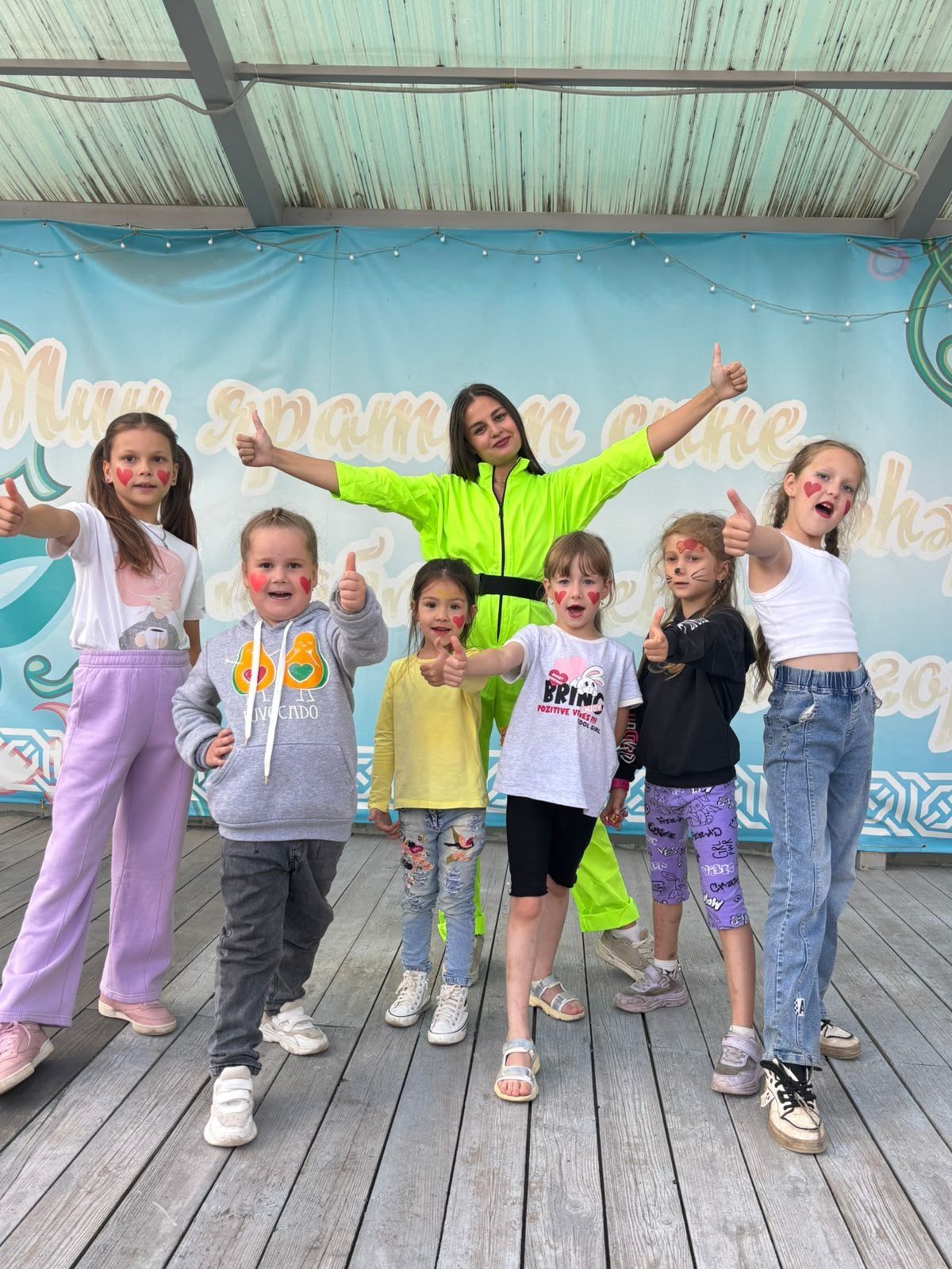 Разноцветное лето в Музыкальном сквере: «Сэлэт» дарит детям праздник!