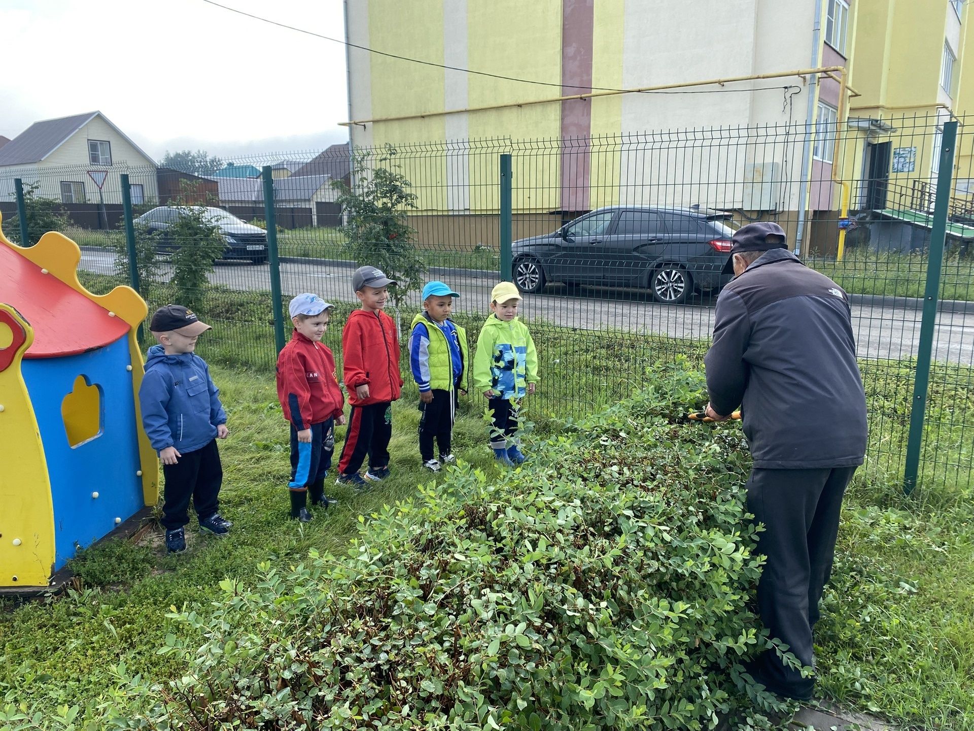 Юные нурлатцы из «Нурлар» открыли секрет двора: волшебство в руках дворника!