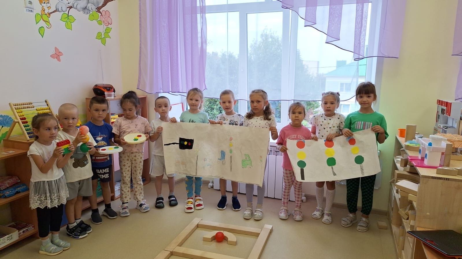 «Алсу» зажигает зеленый свет: в Нурлатском детсаду отметили День светофора