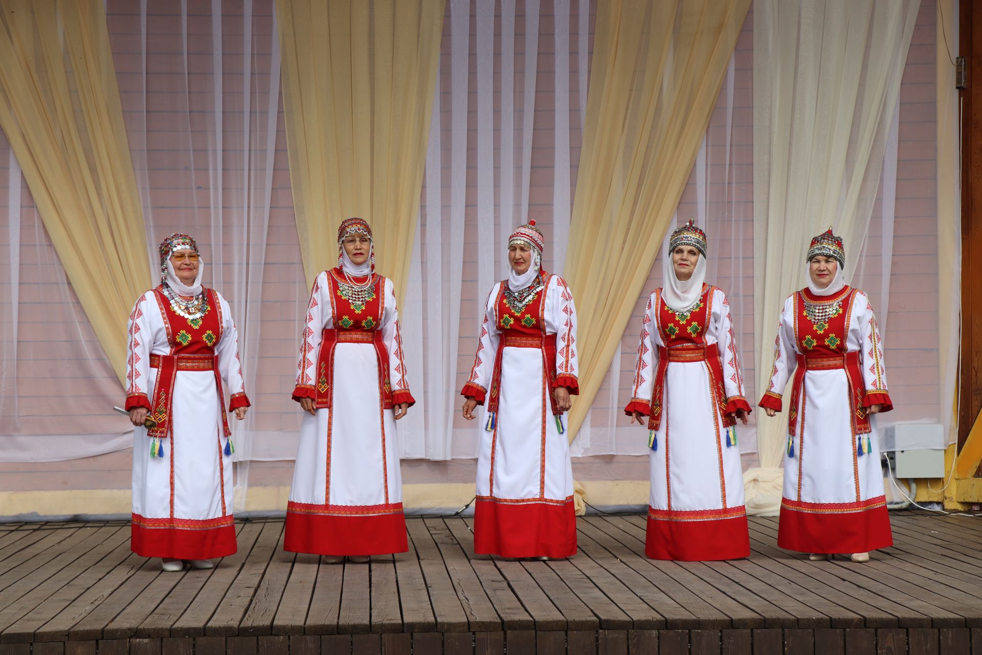 Яркая праздничная программа собрала нурлатцев на центральной площади