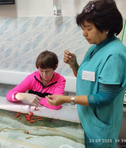 Рябиновые бусы: мастер-класс для тепла и уюта в Нурлатском доме-интернате