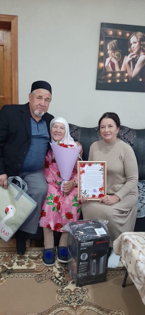 Жительница деревни Светлое Озеро отметила свой почтенный юбилей