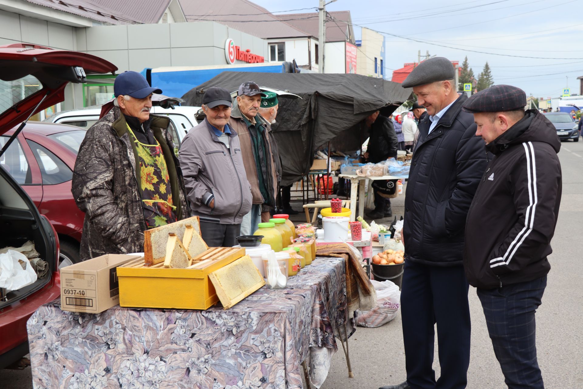 В Нурлате ко Дню пожилых людей организовали осеннюю ярмарку