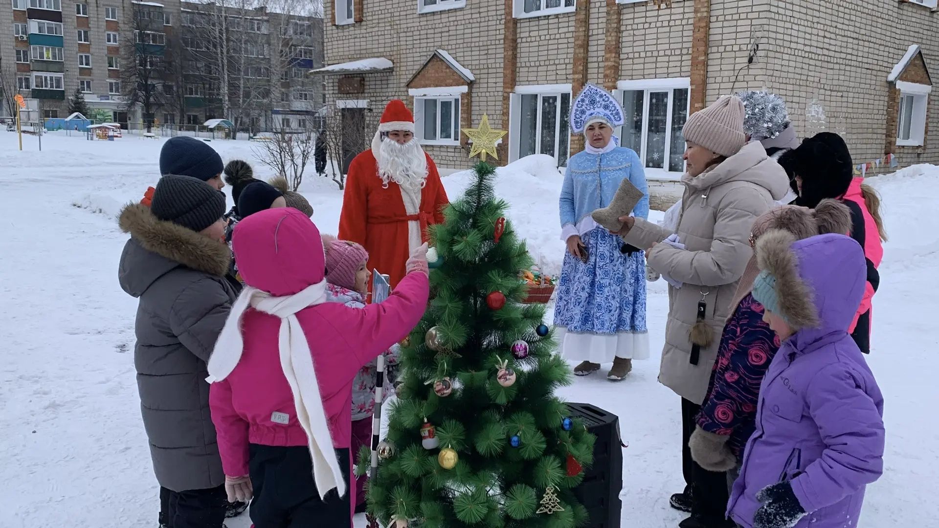 Воспитанники детского сада «Сказка» в Нурлате помогли Снеговику в зимнем спортивном квесте