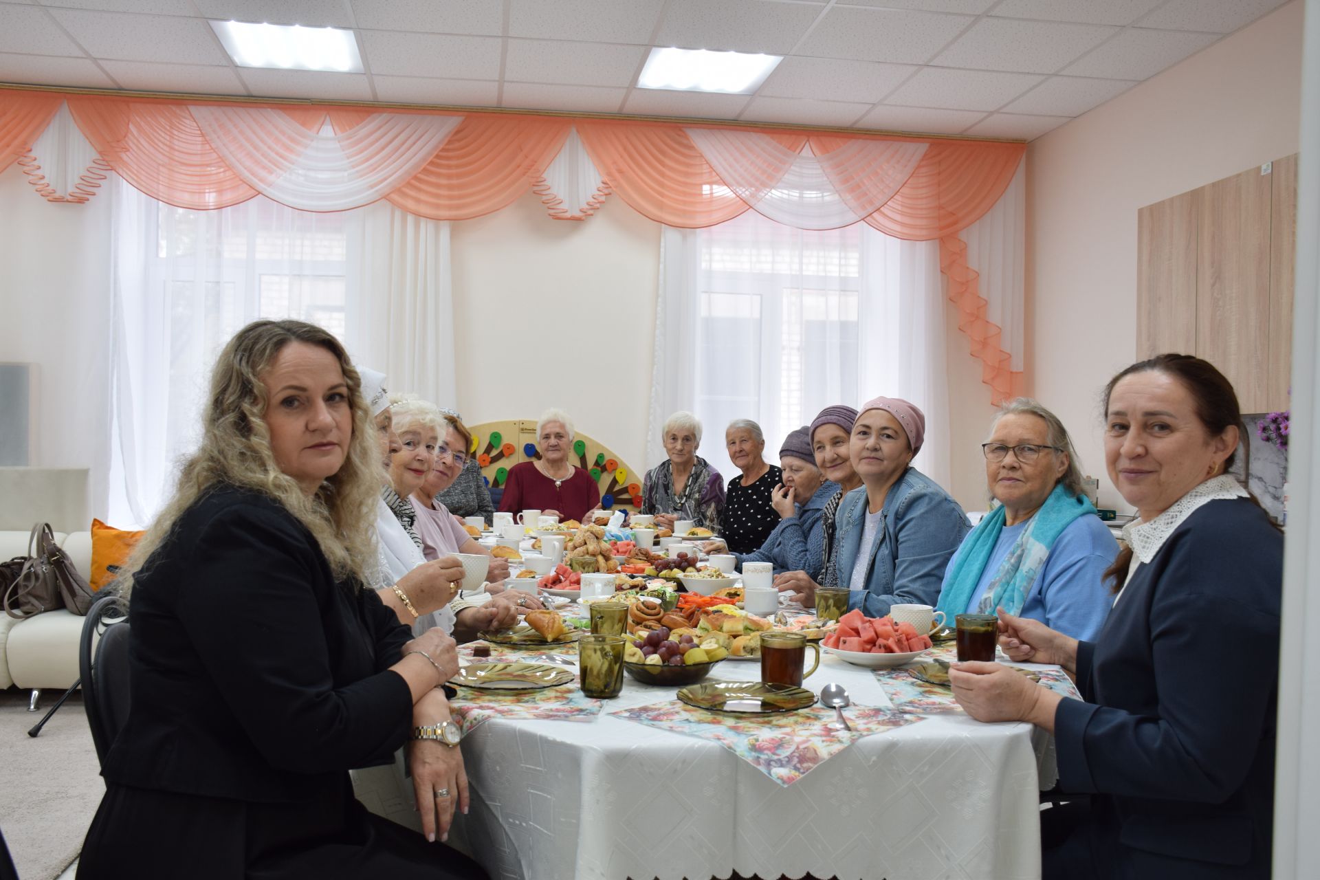 Для ветеранов соцзащиты Нурлата устроили теплый прием в кругу коллег