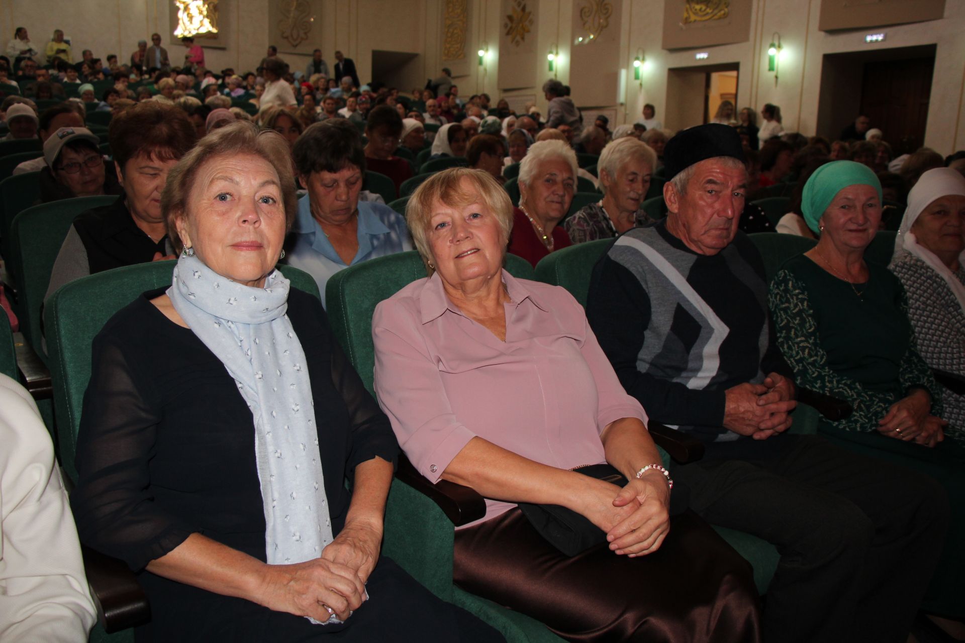 В Нурлате прошел праздничный концерт к Международному дню пожилых людей