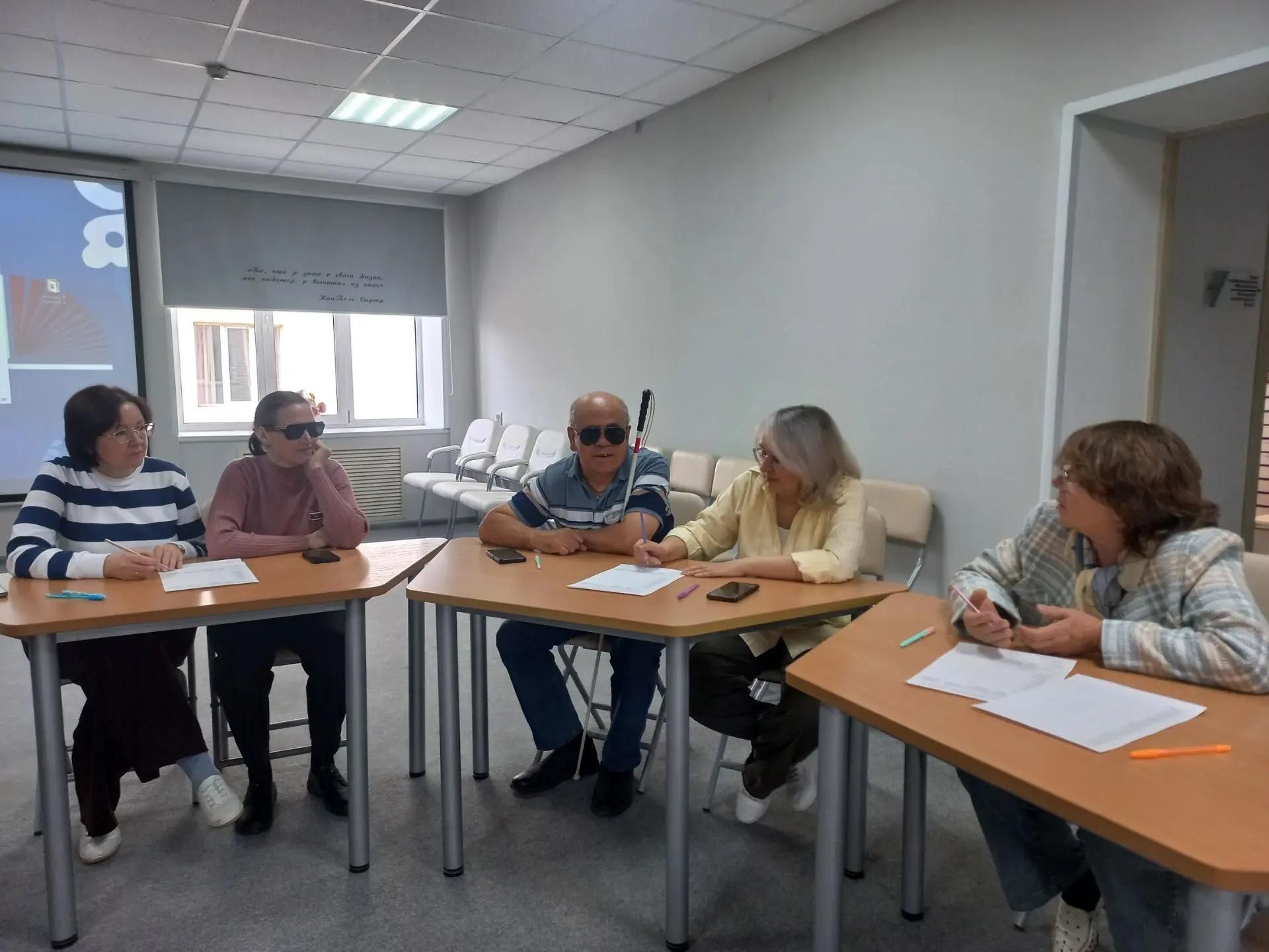 Жюри конкурса «В городе Н» слушает стихи о душе