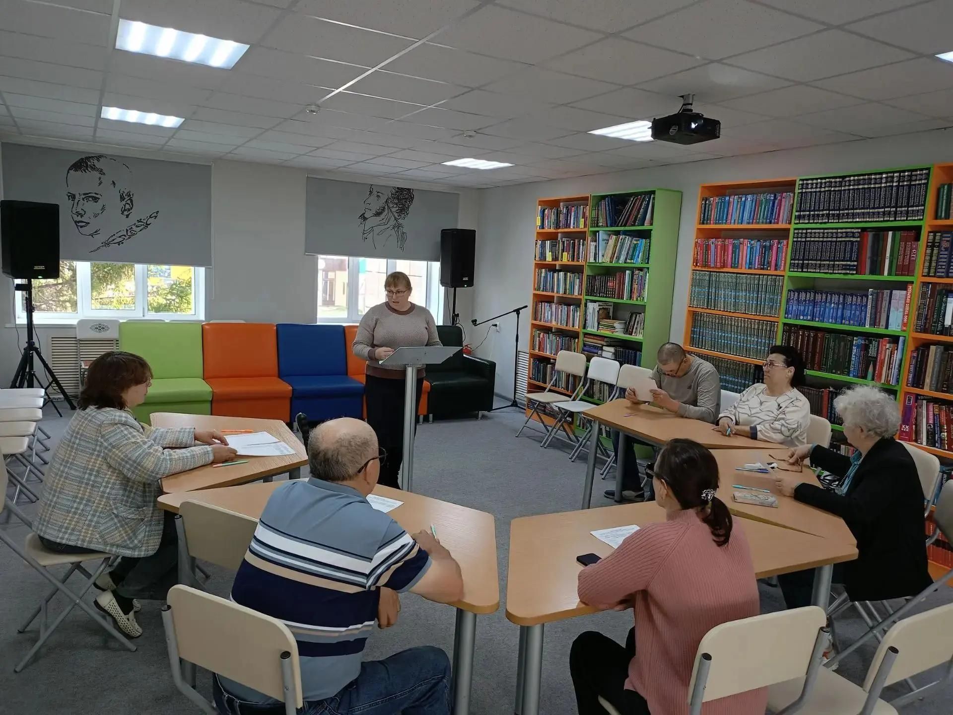 Жюри конкурса «В городе Н» слушает стихи о душе