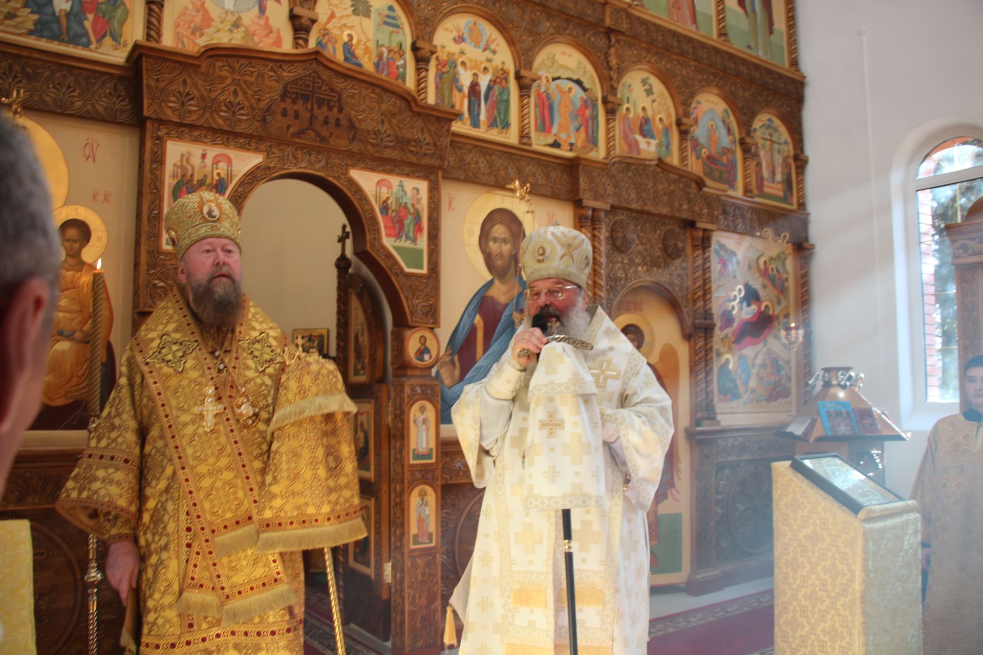 Митрополит Кирилл и епископ Филарет возглавили литургию в храме Елаура