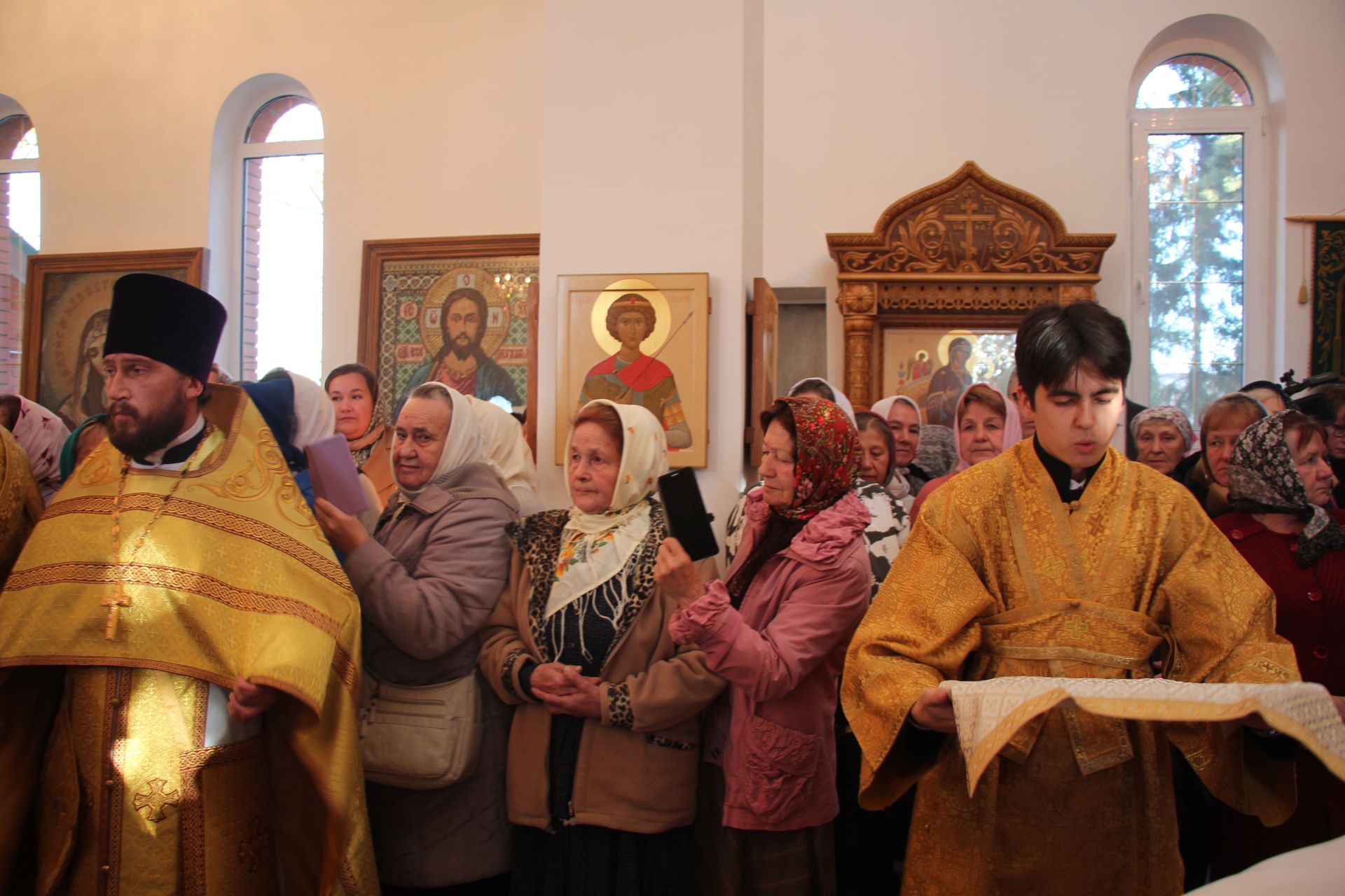 Митрополит Кирилл и епископ Филарет возглавили литургию в храме Елаура