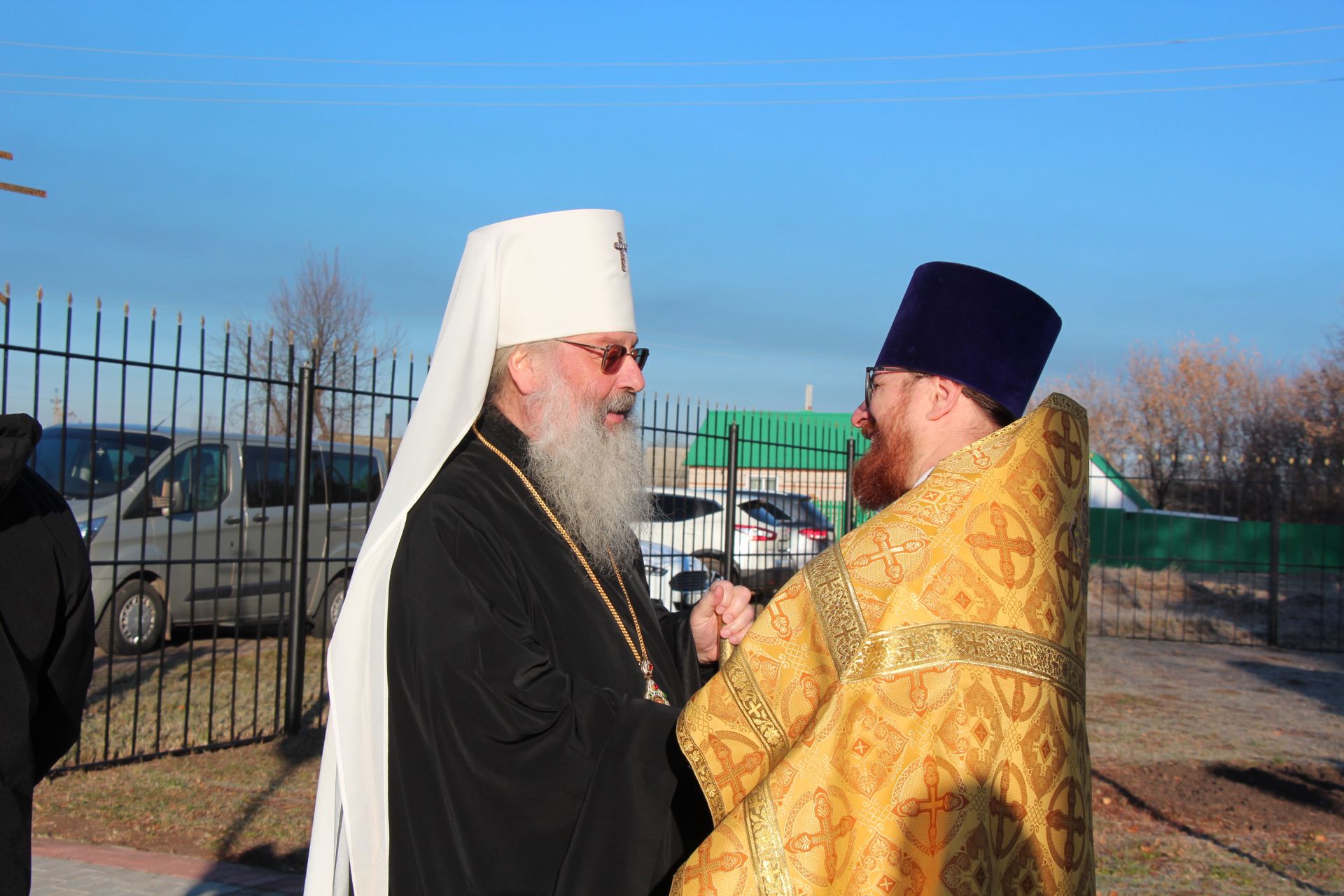 Митрополит Кирилл и епископ Филарет возглавили литургию в храме Елаура