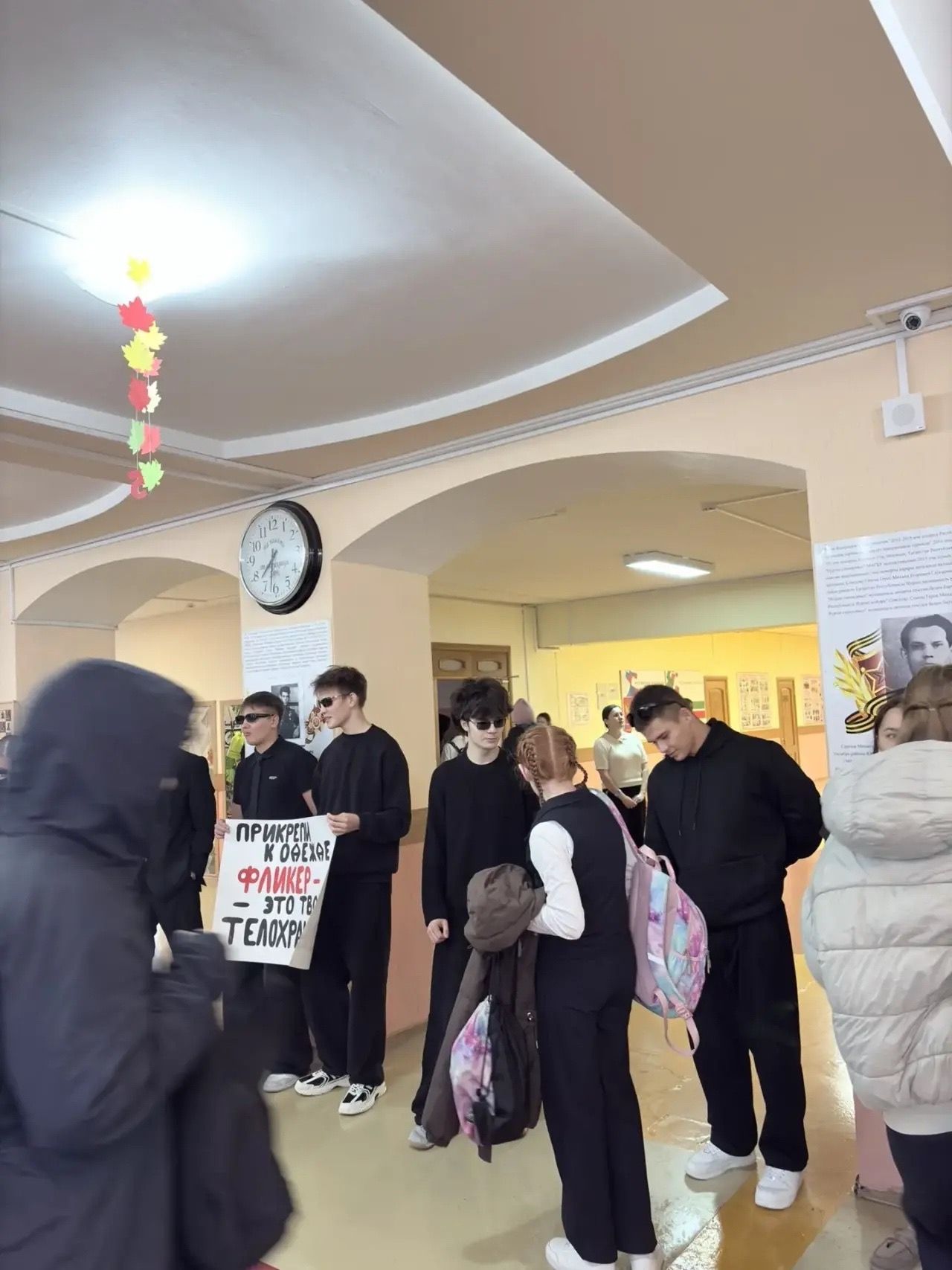 Одиннадцатиклассники Нурлатской гимназии проверили у школьников световозвращающие элементы