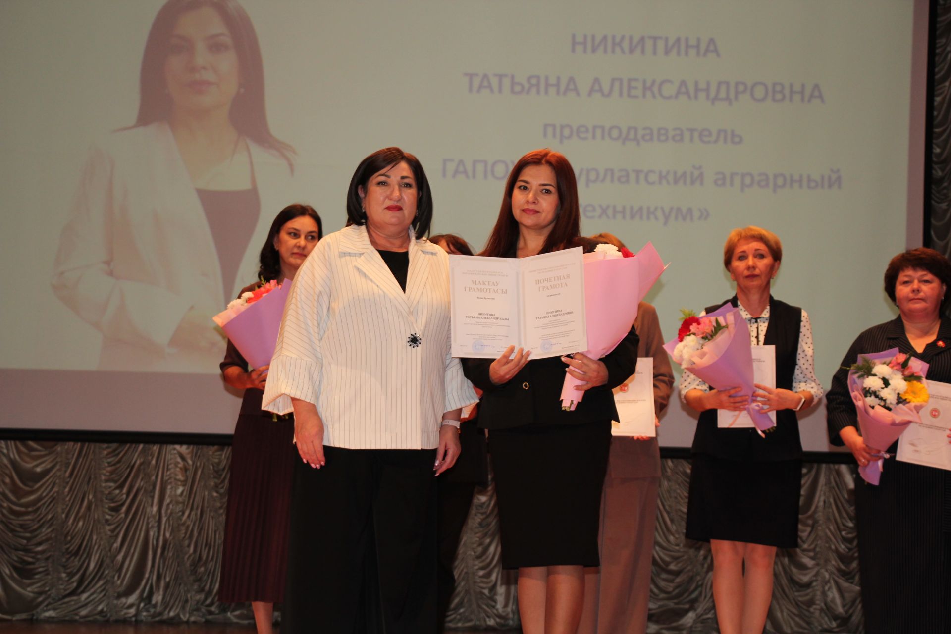 В Нурлате с особым теплом чествовали работников образования