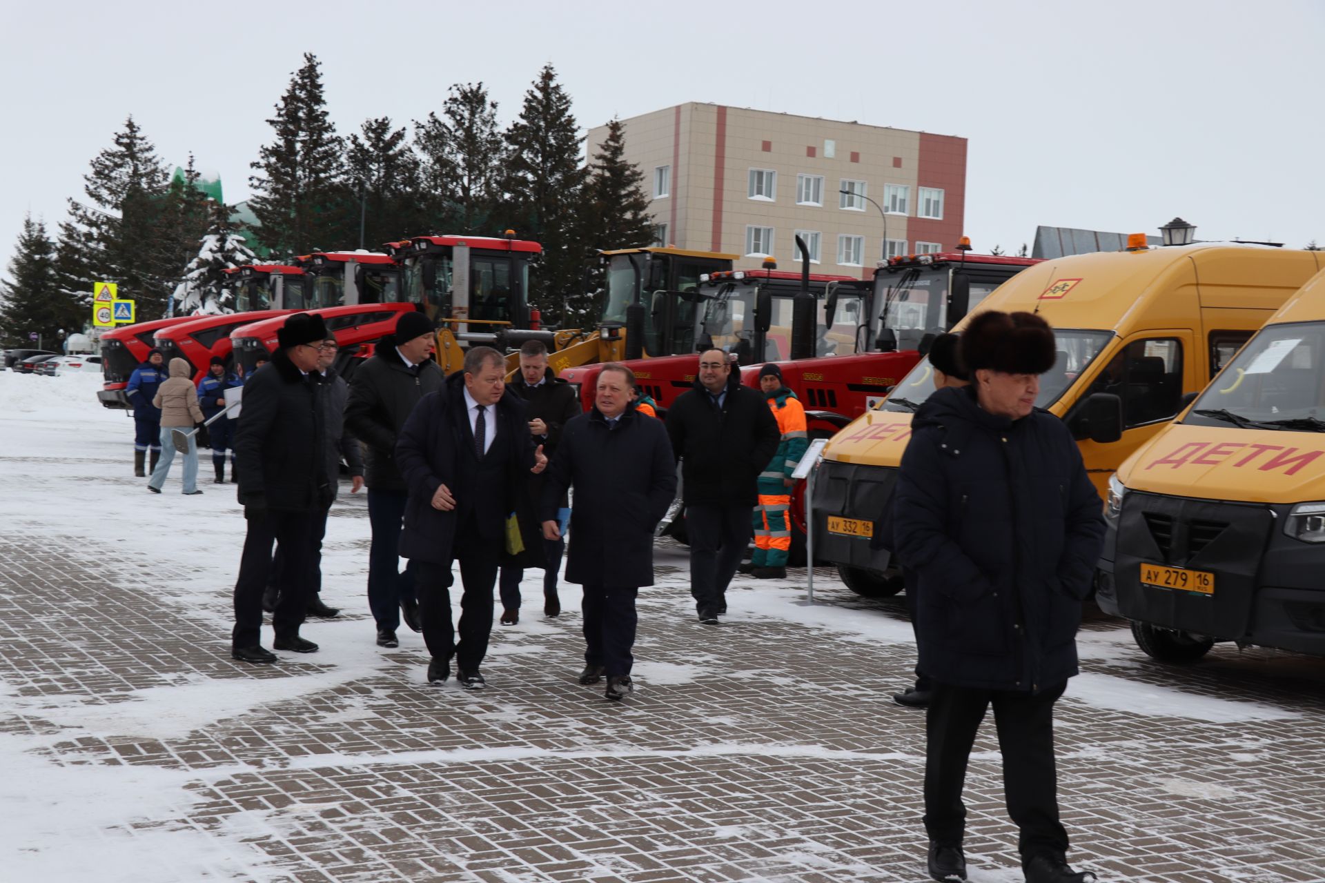 К итоговой сессии Совета района нурлатцы развернули масштабную выставку, посвященную достижениям района