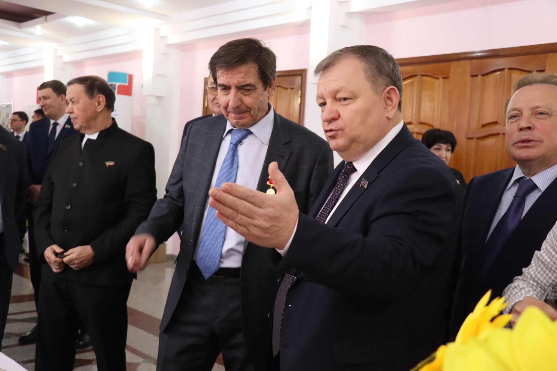 К итоговой сессии Совета района нурлатцы развернули масштабную выставку, посвященную достижениям района