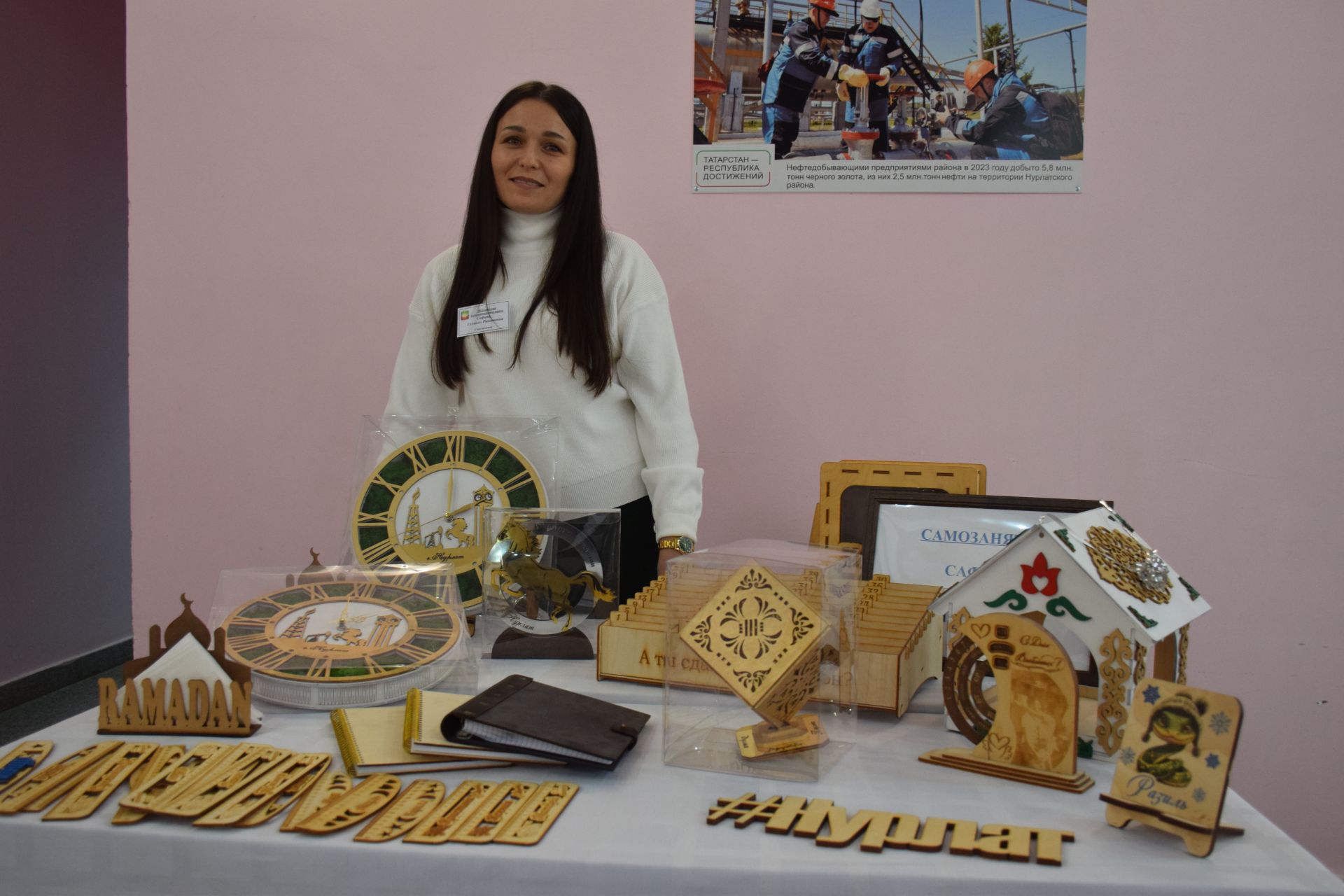 К итоговой сессии Совета района нурлатцы развернули масштабную выставку, посвященную достижениям района