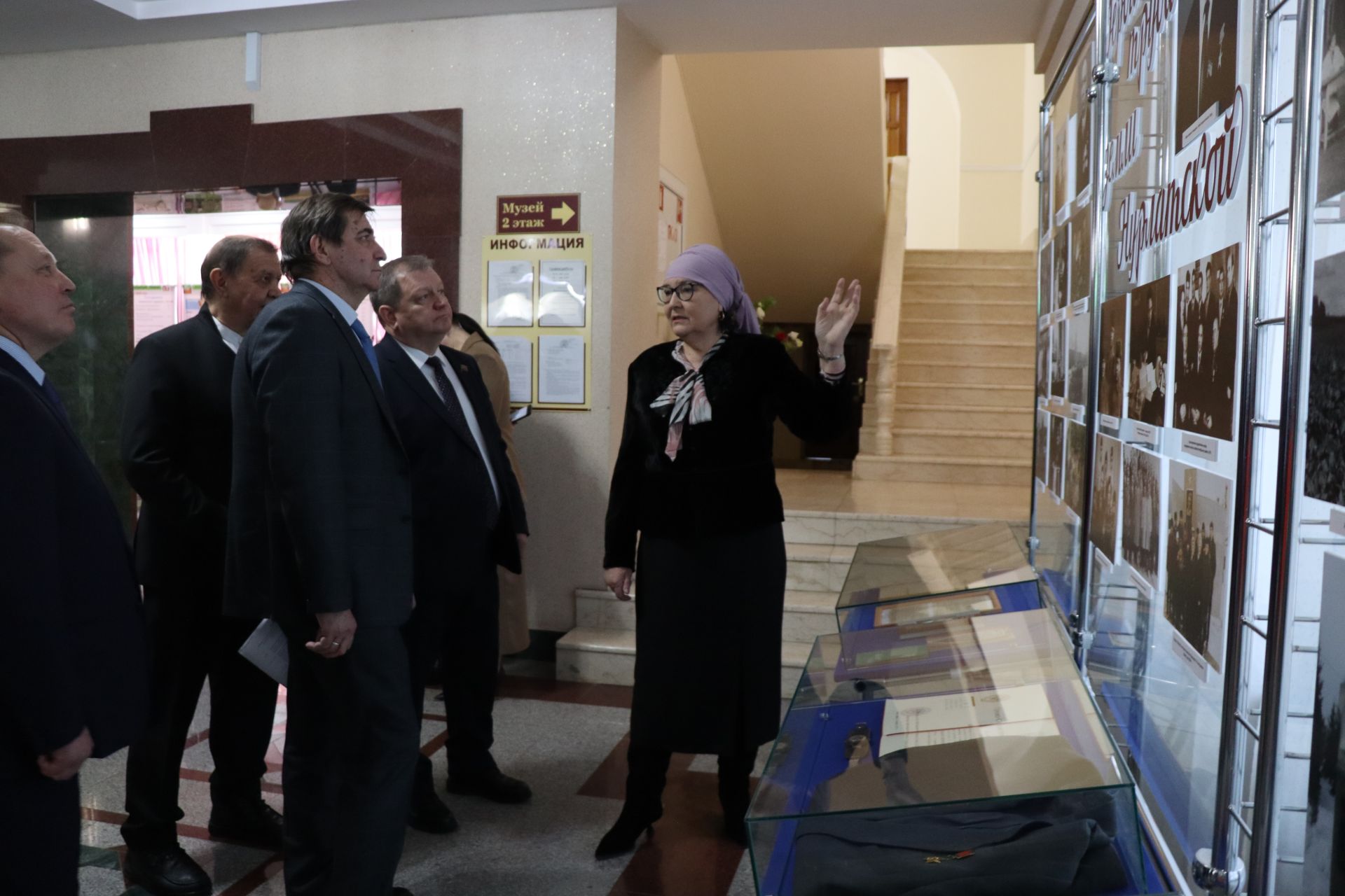 К итоговой сессии Совета района нурлатцы развернули масштабную выставку, посвященную достижениям района