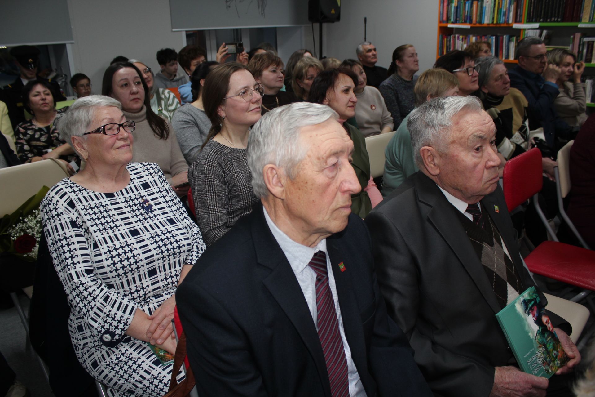 «Возвращайся с победой, родной!»: В Нурлате прошла презентация нового сборника стихов Маргариты Литта
