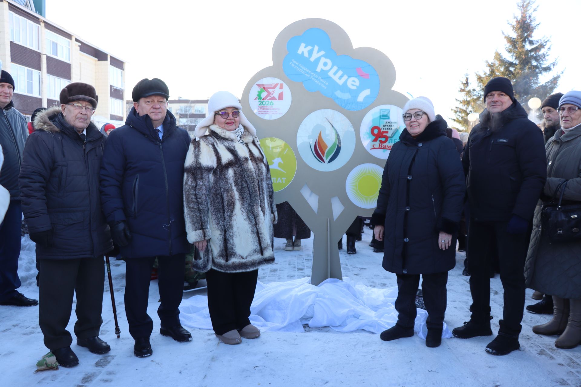 В сквере Журналистов города Нурлат открыли «Древо дружбы»