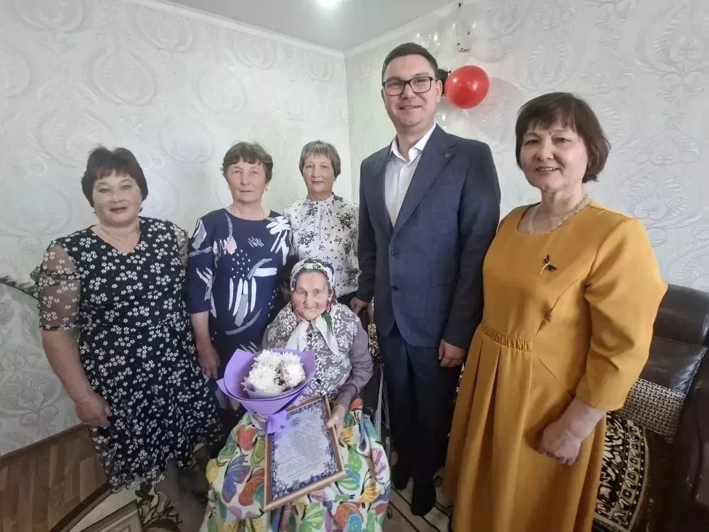 Низкий поклон ветерану: 90-летний юбилей отметила Зинаида Павловна Николаева