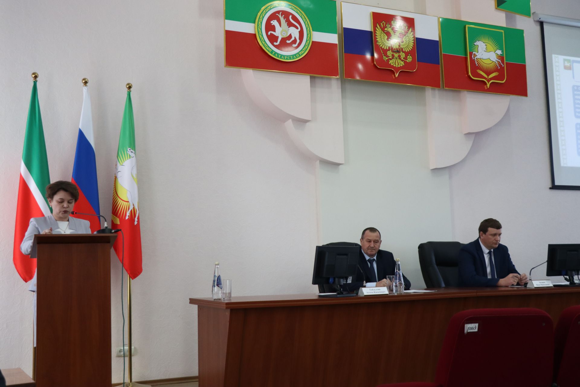 В Нурлатском районе обсудили усиление мер по противодействию коррупции