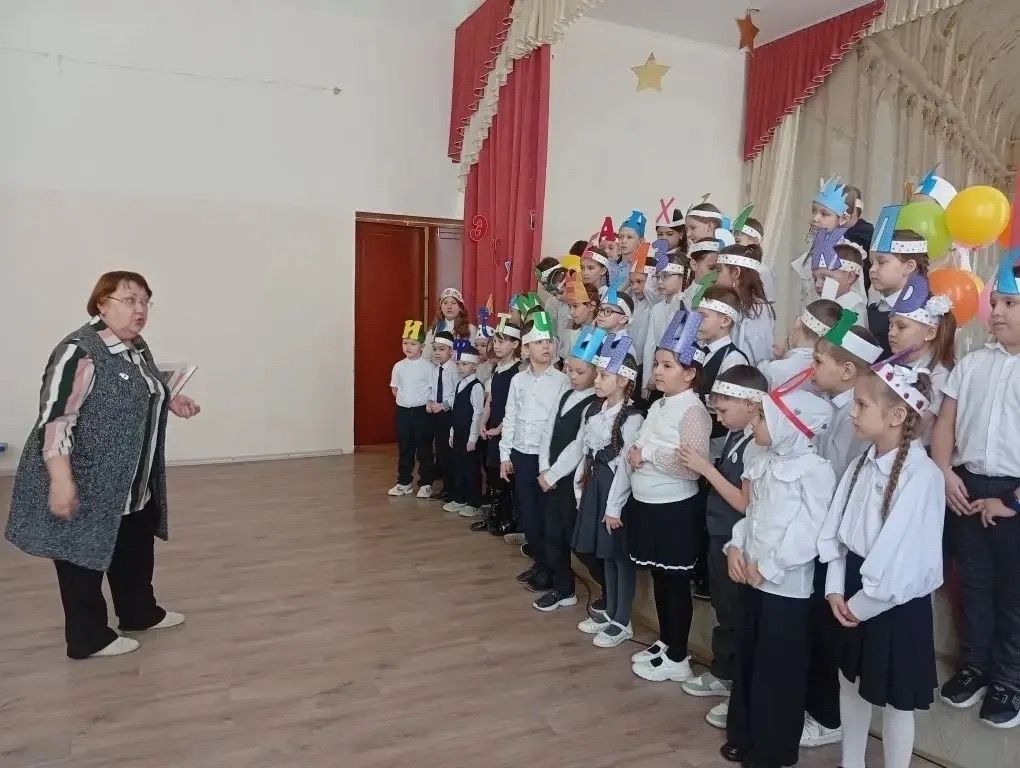 Первоклашки Нурлатской школы №3 закрыли Азбуку и открыли мир знаний
