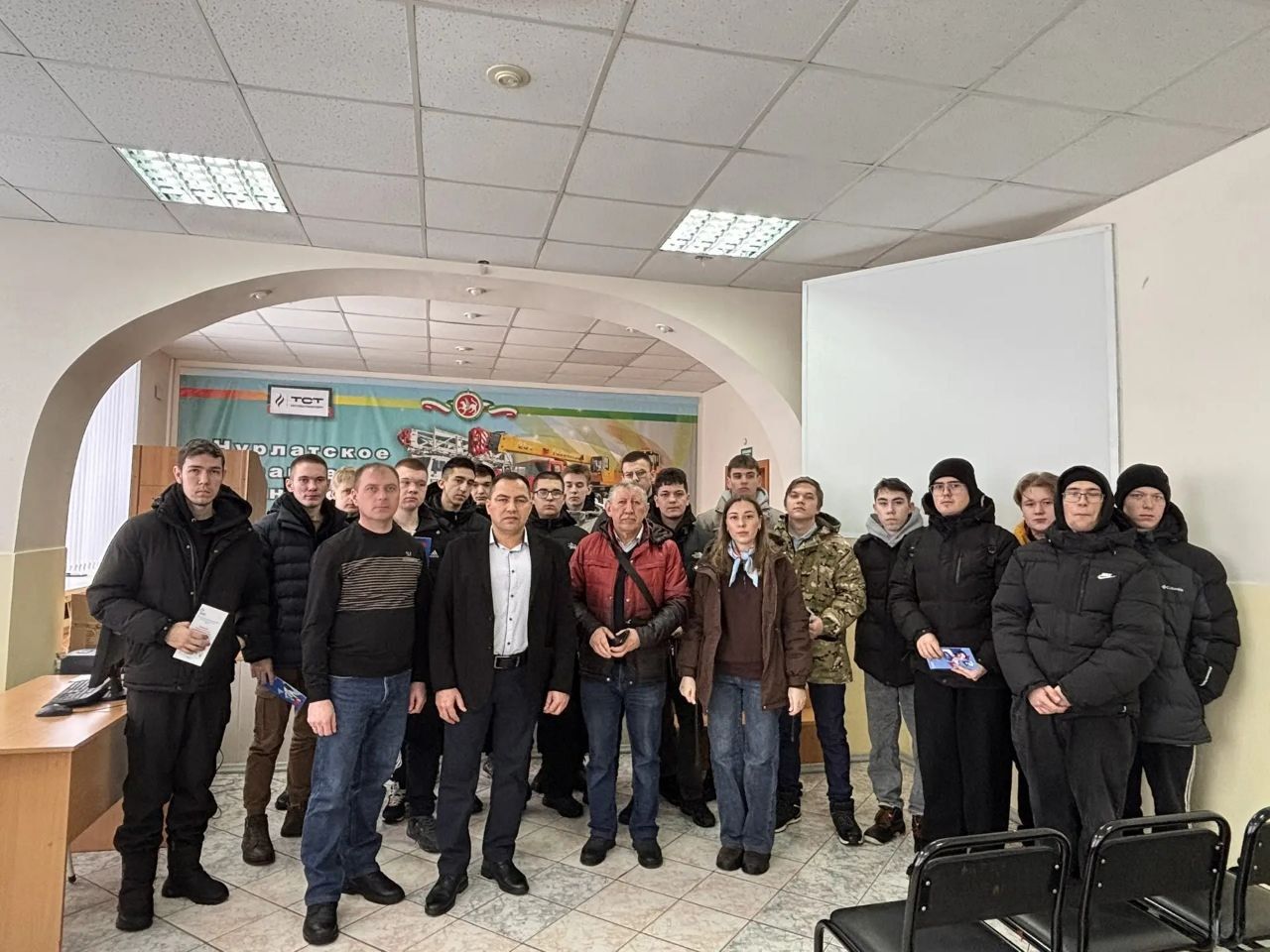 Студенты Нурлатского техникума поближе познакомились с транспортным предприятием