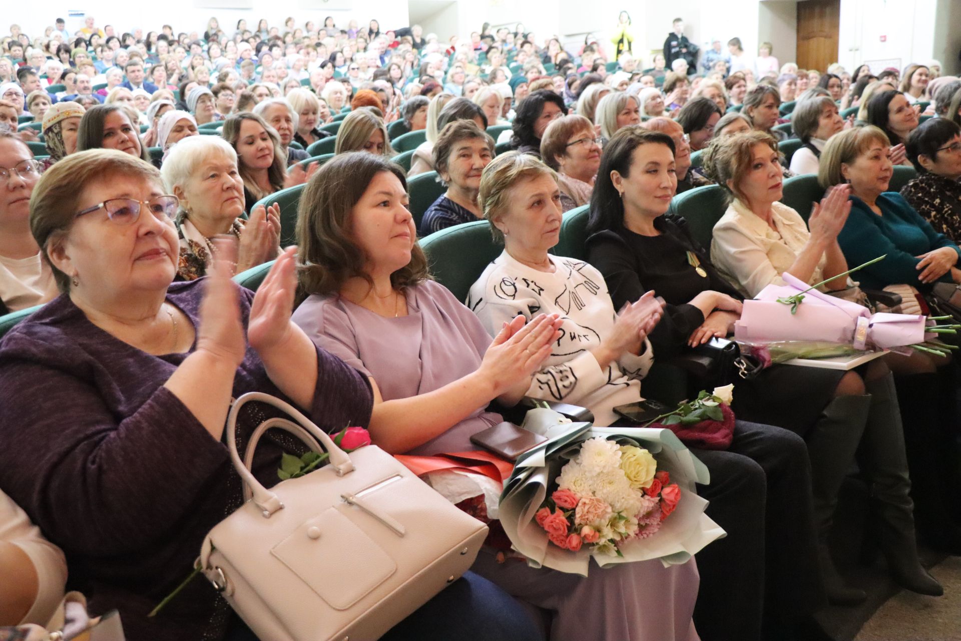 Праздник весны, красоты и материнства: в Нурлате прошло торжество в честь 8 Марта (+ фоторепортаж)